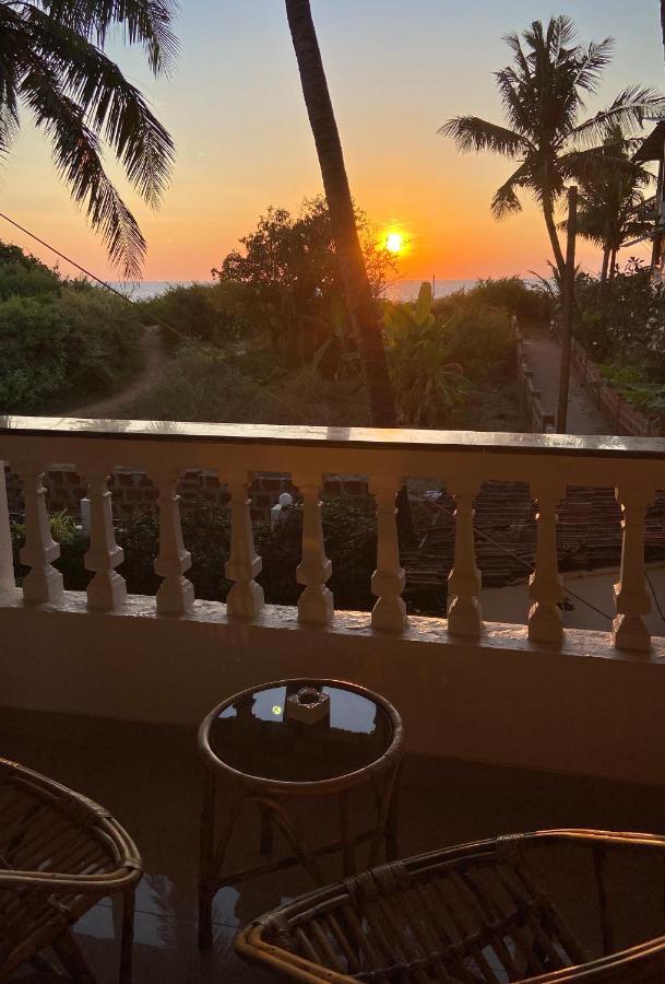 Shanu'S Seaside Inn - A Family-Run Guesthouse Just 100 Metres From Candolim Beach Екстериор снимка